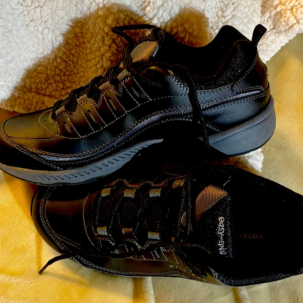 Easy spirit WW black walking shoes style Romy
